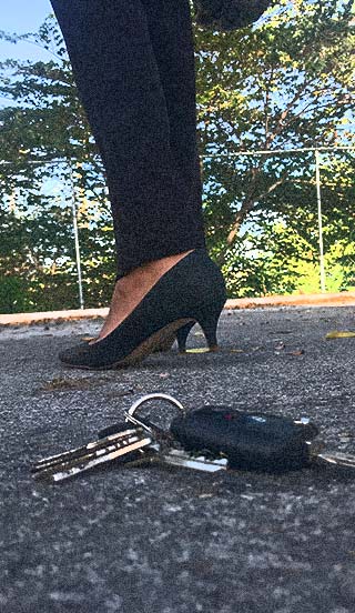 Runtergefallener Schlüssel Der Schlüssel ist runtergefallen